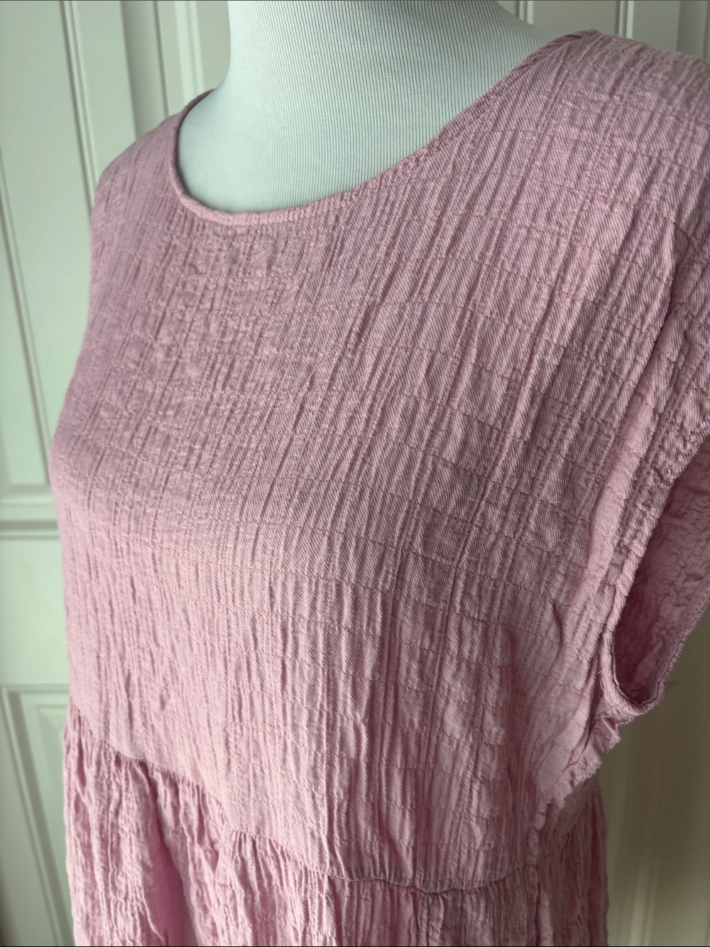 Knox Rose Soft Pink Tiered Crinkle Midi Dress - Picture 5 of 8